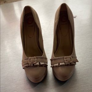 Women’s tan heels size 7